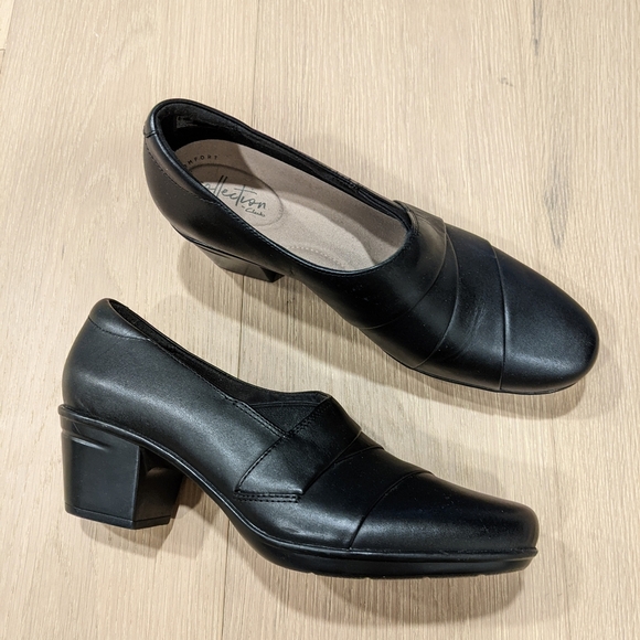 Collection by Clarks black shoes - Picture 1 of 10